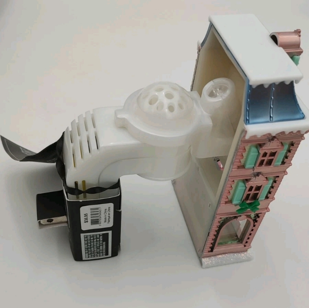 Bath & Body Works Emily in Paris Parisian Bakeshop Projector Wallflowers Plug In - Picture 4 of 8